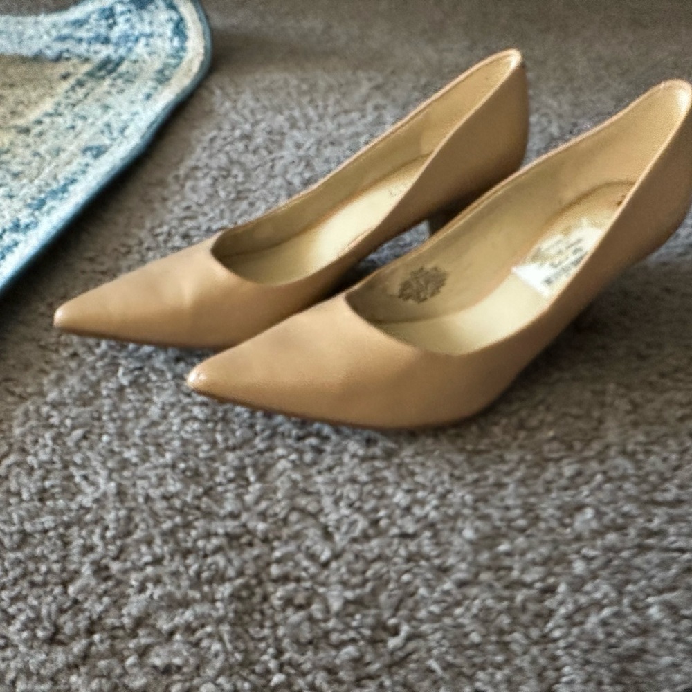 9 west nude kitten heels size 7.5 / 7 1/2